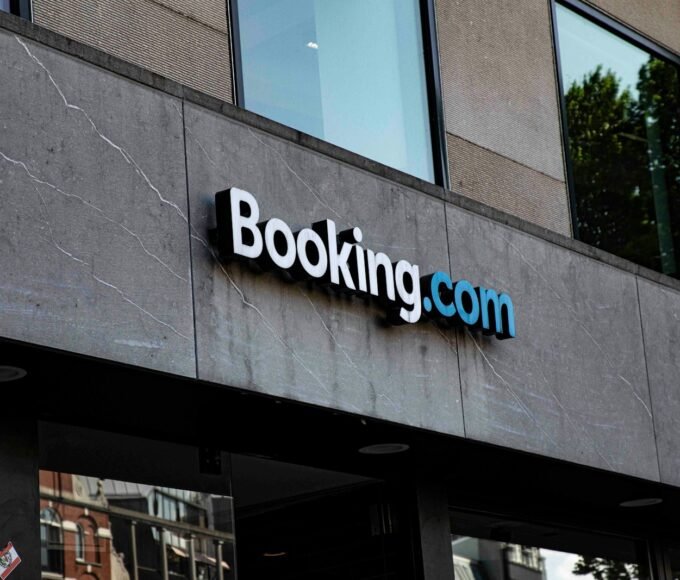 a sign on the side of a building that says bookking com